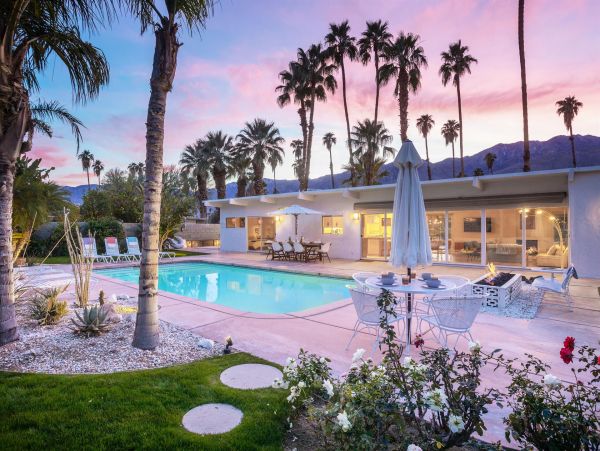 Palm Springs Home 990907