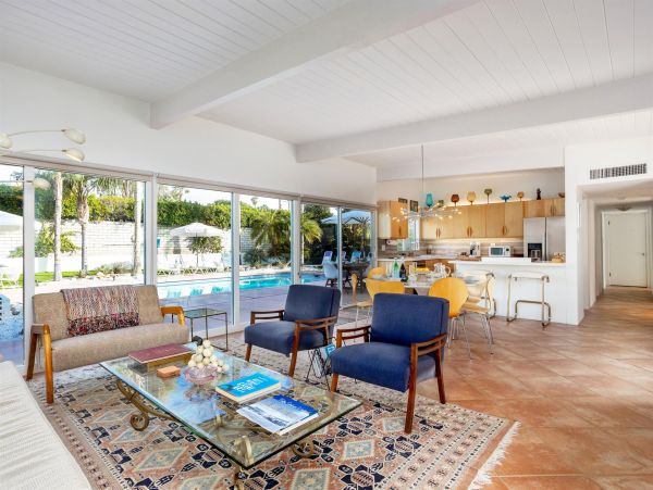 Palm Springs Home 990907