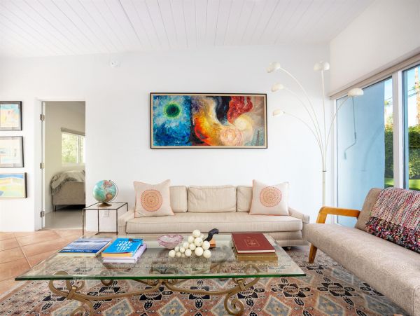 Palm Springs Home 990907