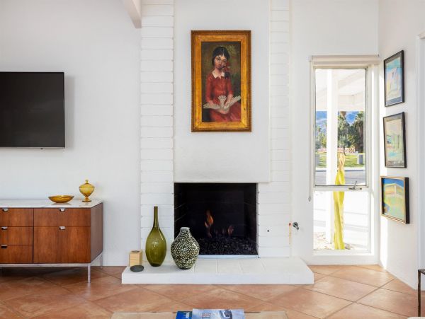 Palm Springs Home 990907
