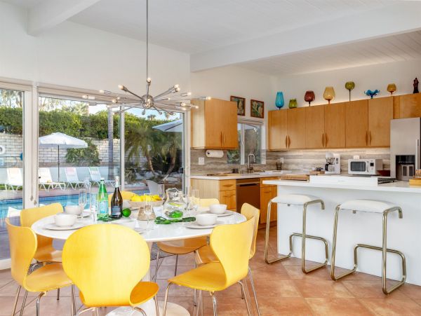 Palm Springs Home 990907