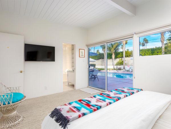 Palm Springs Home 990907