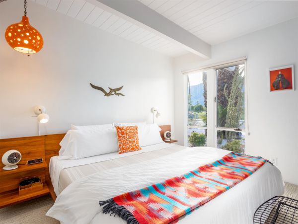 Palm Springs Home 990907