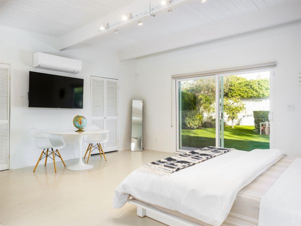 Palm Springs Home 990907