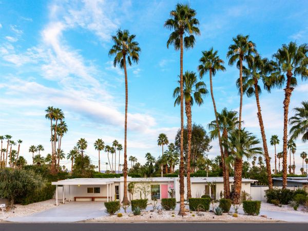 Palm Springs Home 990907