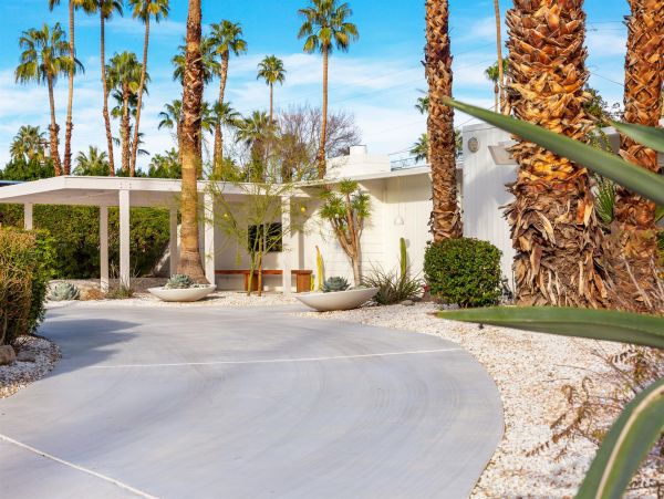 Palm Springs Home 990907