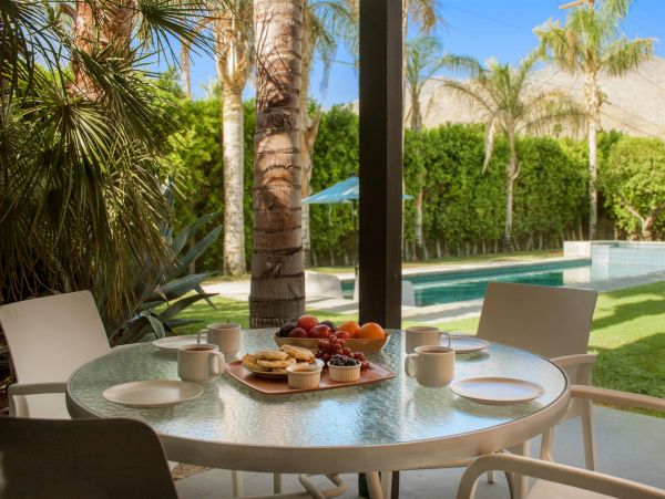 Palm Springs Home 990908