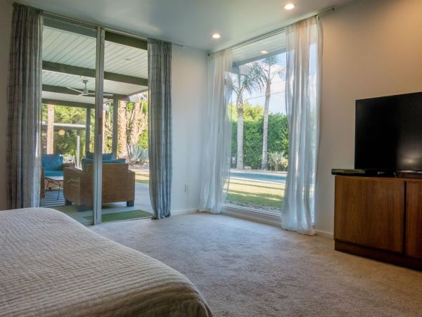 Palm Springs Home 990908
