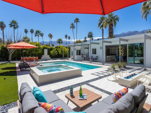Palm Springs Home 990909