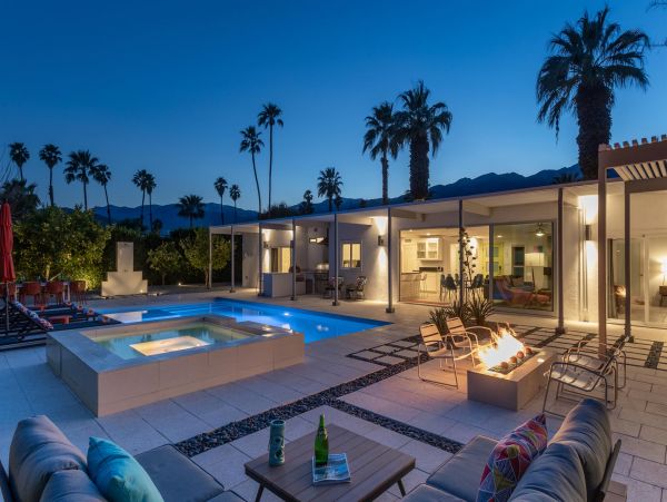 Palm Springs Home 990909
