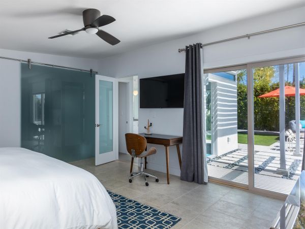 Palm Springs Home 990909