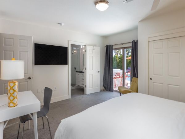 Palm Springs Home 990909