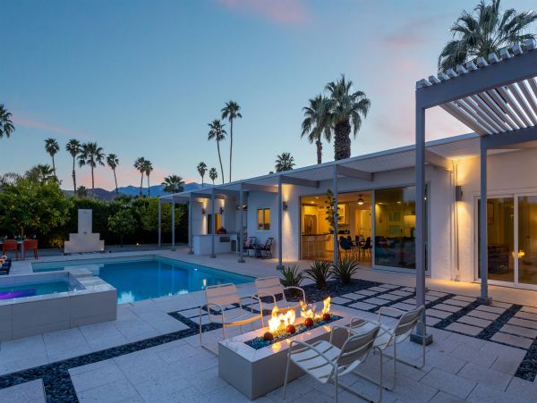 Palm Springs Home 990909