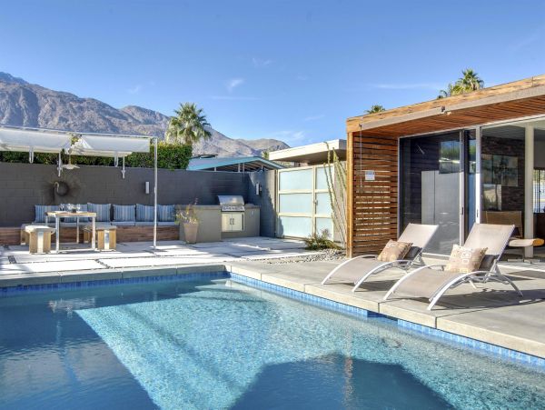 Palm Springs Home 990910