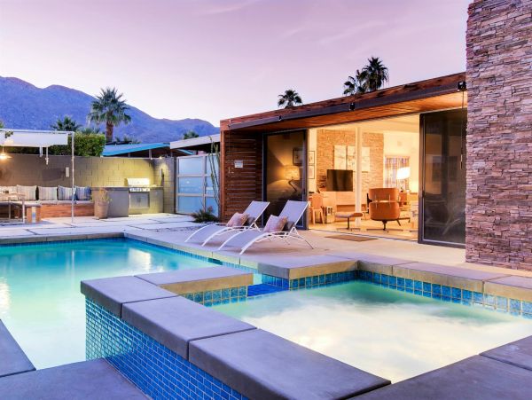 Palm Springs Home 990910