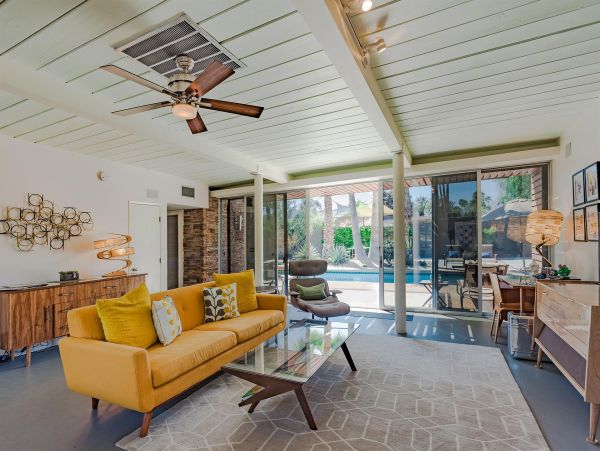 Palm Springs Home 990910
