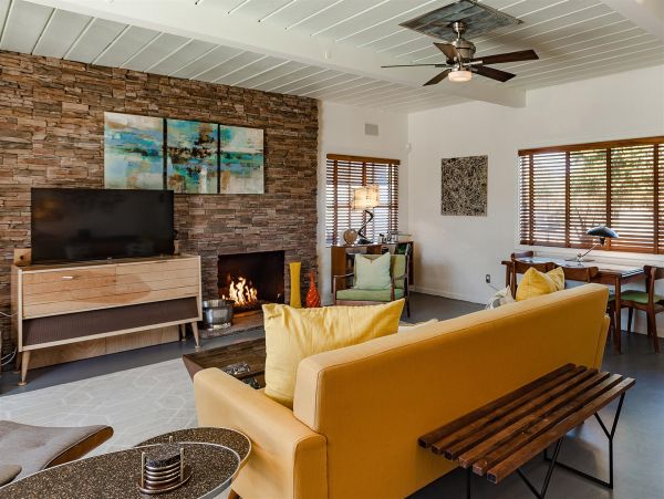 Palm Springs Home 990910