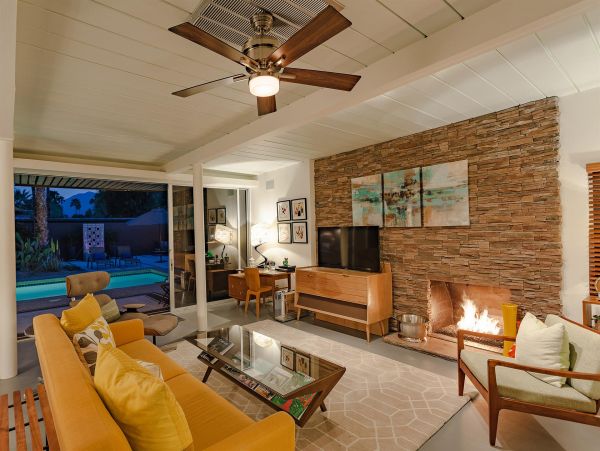 Palm Springs Home 990910