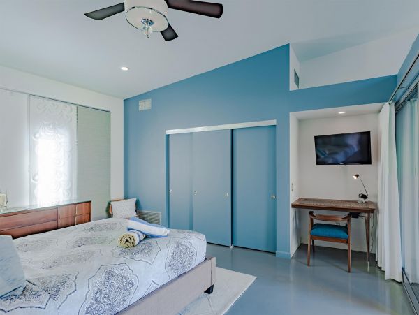 Palm Springs Home 990910