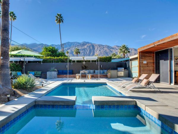 Palm Springs Home 990910