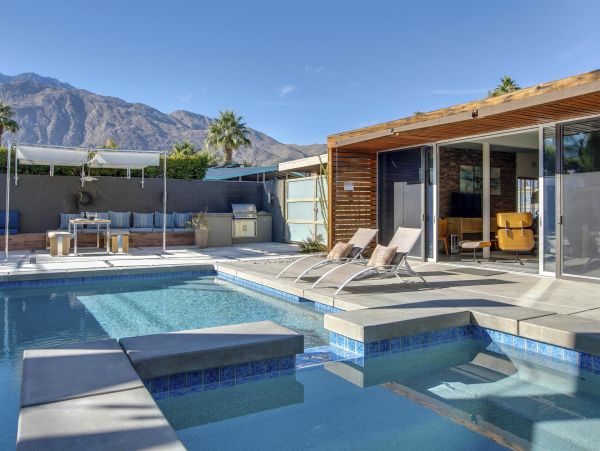 Palm Springs Home 990910