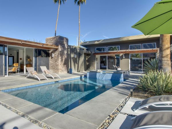 Palm Springs Home 990910