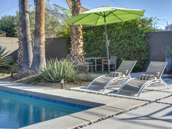 Palm Springs Home 990910
