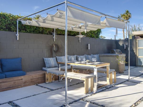 Palm Springs Home 990910