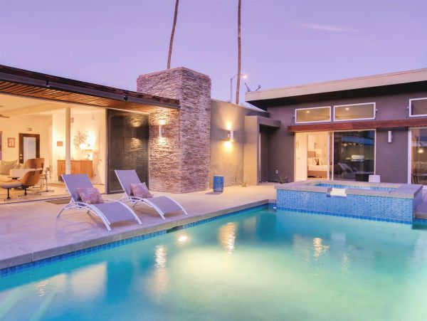 Palm Springs Home 990910
