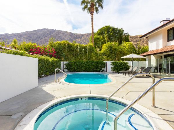 Palm Springs Home 990911