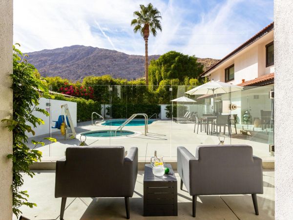 Palm Springs Home 990911