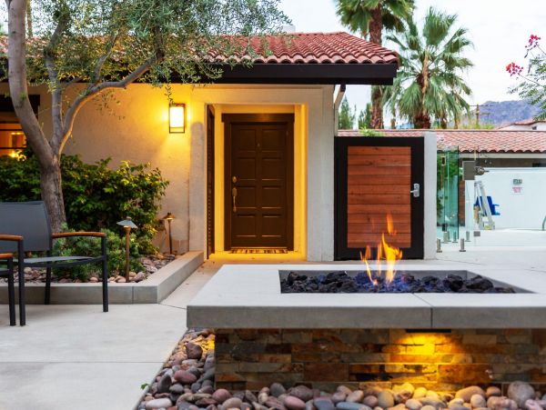 Palm Springs Home 990911