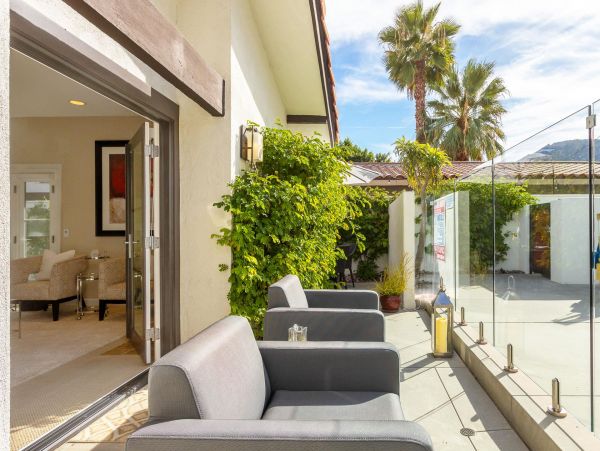 Palm Springs Home 990911