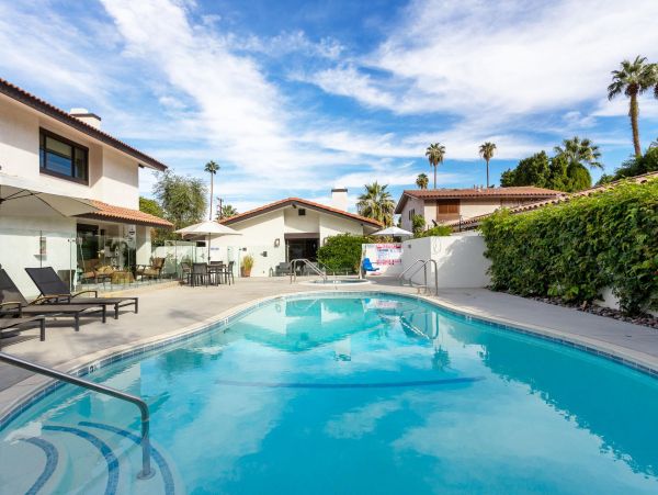 Palm Springs Home 990911