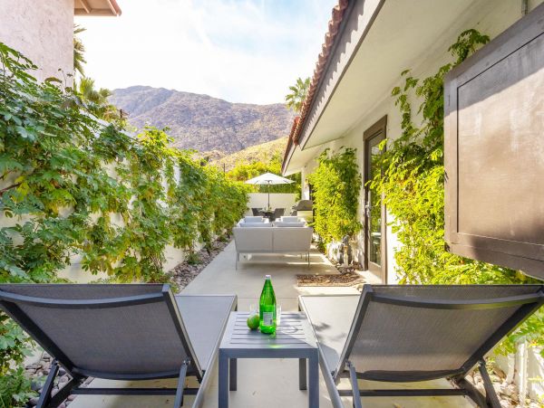 Palm Springs Home 990911