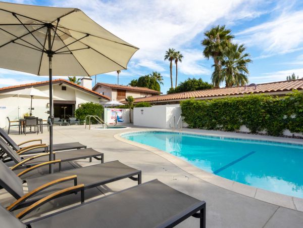 Palm Springs Home 990911