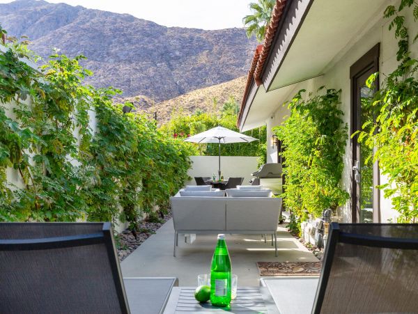 Palm Springs Home 990911