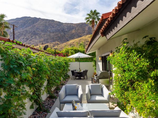 Palm Springs Home 990911
