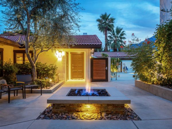 Palm Springs Home 990911