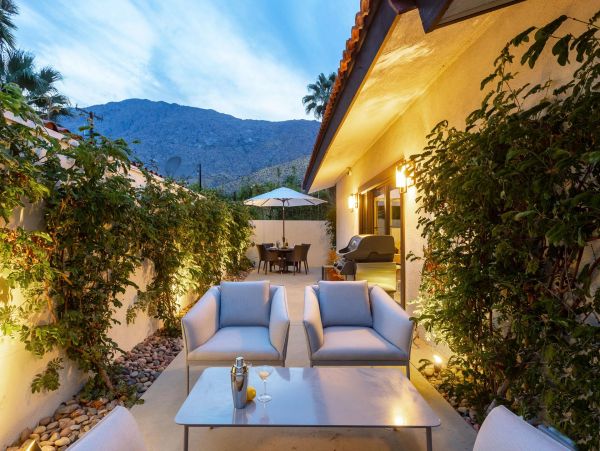 Palm Springs Home 990911
