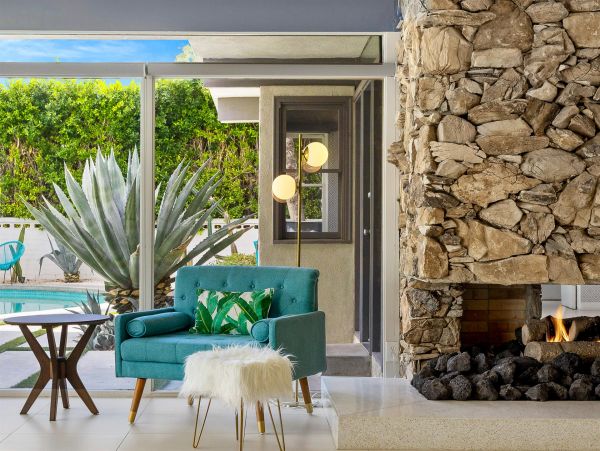 Palm Springs Home 990912