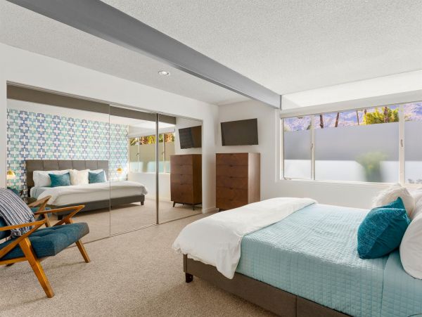 Palm Springs Home 990912