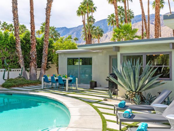 Palm Springs Home 990912