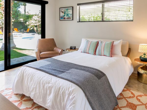 Palm Springs Home 990913