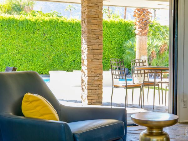 Palm Springs Home 990913