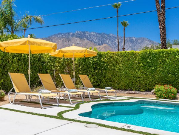 Palm Springs Home 990914