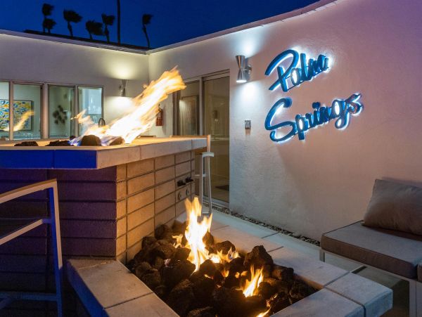 Palm Springs Home 990914