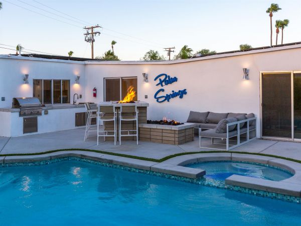 Palm Springs Home 990914