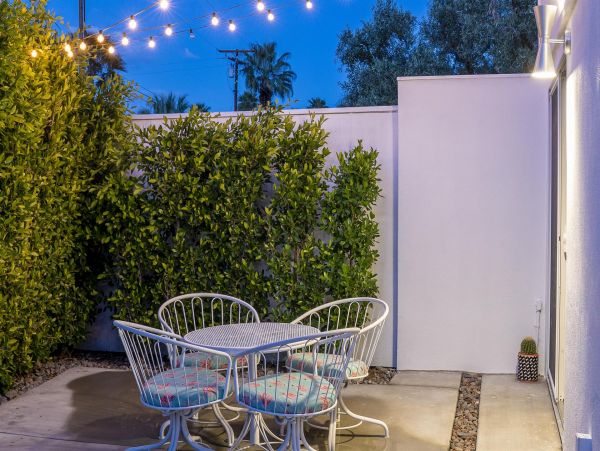 Palm Springs Home 990914
