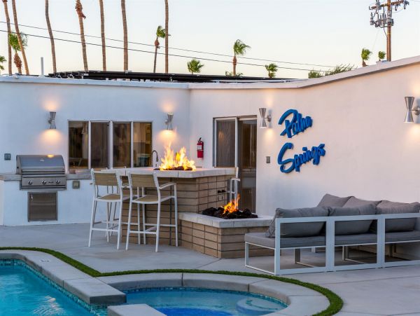 Palm Springs Home 990914